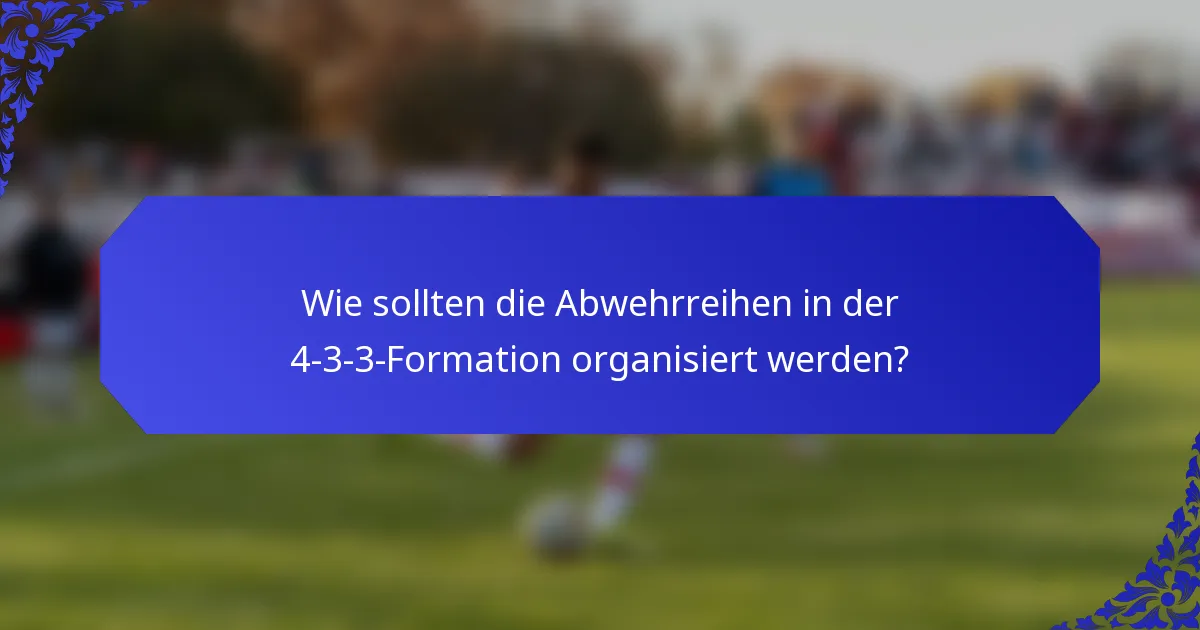 Wie sollten die Abwehrreihen in der 4-3-3-Formation organisiert werden?